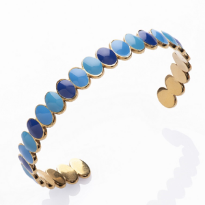 Le bracelet bleu