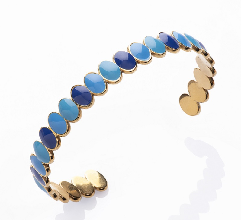 Le bracelet bleu